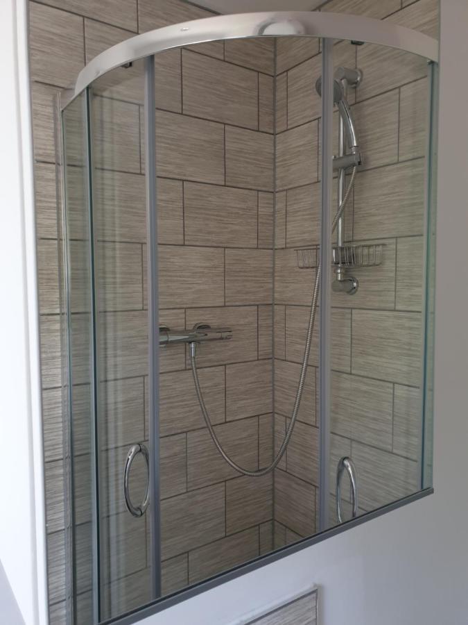 Cheerful 1 Private Room-Ensuite With Free Parking Silverdale  Екстериор снимка